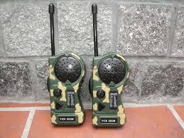 Ten en cuenta estas interpretaciones sobre soñar con walkie talkies.