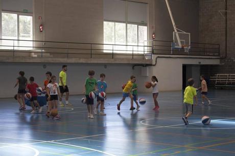 Más de 100 niños participan en la Escuela y la Pequescuela Deportivas de Verano de la UPO
