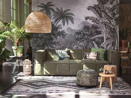 Salón decorado con plantas y sofá verde de HKLiving Salón decorado con plantas y sofá verde de HKLiving