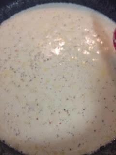 POLLO CON SALSA DE QUESOS Y BRÓCOLI