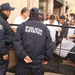 Potosinos toman el Congreso del Estado; Diputados huyen