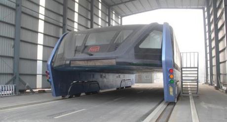 El autobús elevado de China fue un fracaso