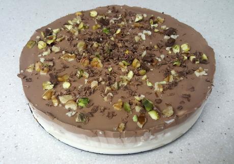 TARTA TRES CHOCOLATES Y PISTACHOS TARTA TRES CHOCOLATES Y PISTACHOS