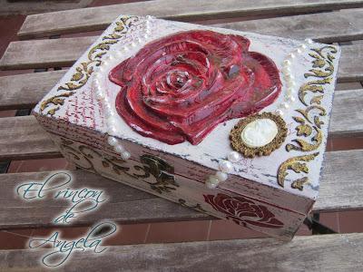 Como hacer decoupage con relieve usando porcelana fria