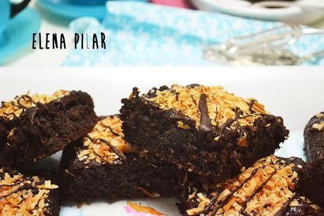 Brownies superchocolateados de aguacate y coco (integral)