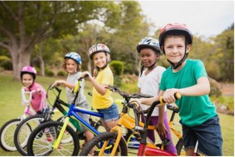 niños en bici