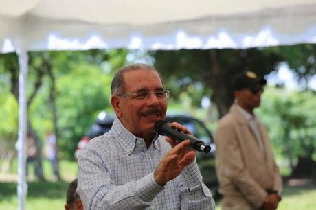 En un año, producción de leche dominicana aumenta un 27%, afirma Danilo Medina.
