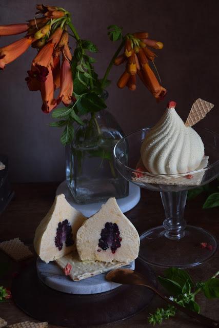 peach-semifreddo-with-blackberry-filling, semifríos-de-melocoton-y-moras