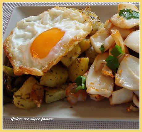 Plato combinado con huevo, sepia, patatas y pimientos