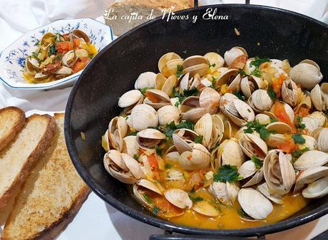 Almejas de Anthony Bourdain con chorizo, puerros, tomate y vino blanco