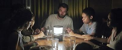 Llega de noche, El desconocido que llevamos dentro