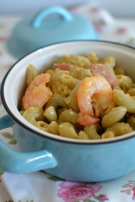 Pasta de puerro a la carbonara con langostinos