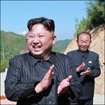 Parlamentario se demora saludando a la nutrida miscelánea LGBTI