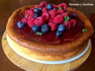 PASTEL DE QUESO CON FRUTOS ROJOS