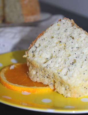 Angel Food Cake de naranja y semillas de amapola