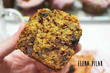 Muffins de plátano con café y chips de chocolate