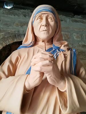 LA MADRE TERESA, OBRA DE PABLO Y PACO TITO, RUMBO A BARCELONA