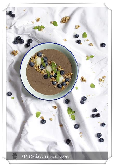 Smoothie Bowl de Arándanos y Plátano