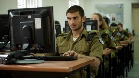 idf-women-class-man-cropped
