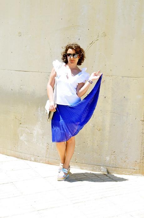 Cómo llevar una falda plisada en verano