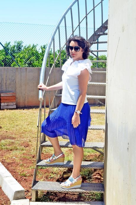 Cómo llevar una falda plisada en verano