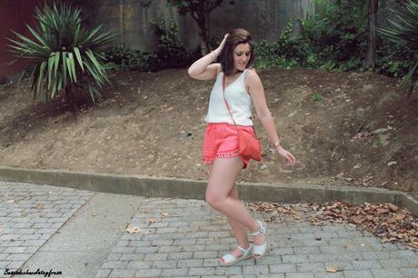Shorts + monedas + coral