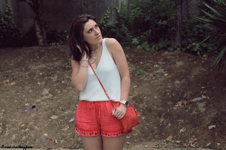 Shorts + monedas + coral