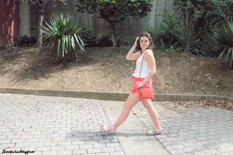 Shorts + monedas + coral