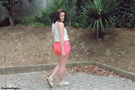 Shorts + monedas + coral