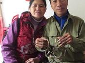 Hombre vietnamita cortado uñas años