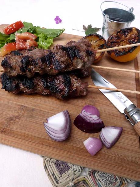 brochettes de cerdo glaseadas con granada | #rainydaybitescookbookclub