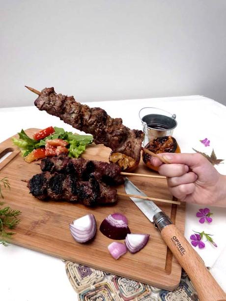 brochettes de cerdo glaseadas con granada | #rainydaybitescookbookclub