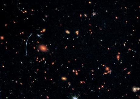 Cúmulos de galaxias a miles de millones de años luz