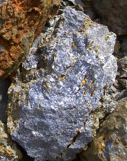 Recolectando muestras de minerales