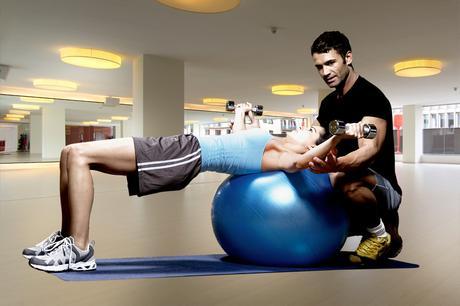Razones por las cuáles es conveniente tener un entrenador personal