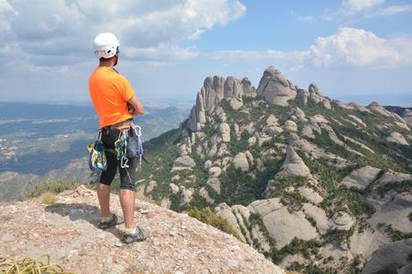 Escalando el estandarte de Montserrat- vía Punsola Reniu al Cavall Bernat 240mt 6c (V+ A0)