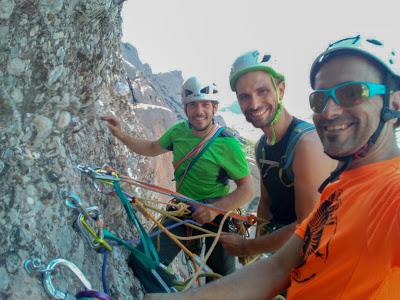 Escalando el estandarte de Montserrat- vía Punsola Reniu al Cavall Bernat 240mt 6c (V+ A0)