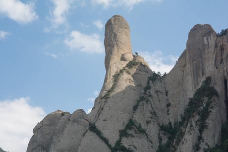 Escalando el estandarte de Montserrat- vía Punsola Reniu al Cavall Bernat 240mt 6c (V+ A0)