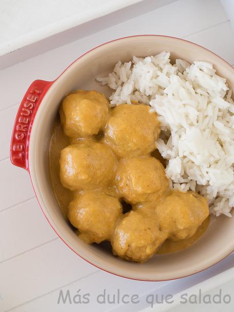 Albóndigas de verdura con salsa de manzana, piña y coco Albóndigas de verdura con salsa de manzana, piña y coco