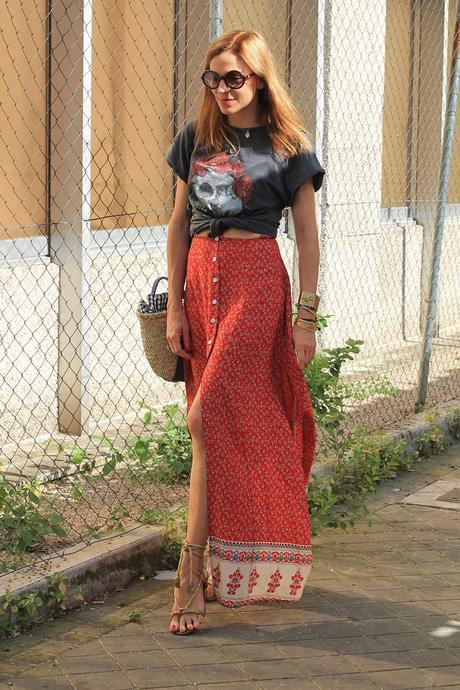 vestido largo anudado tipo boho  y camiseta anudada con mensaje