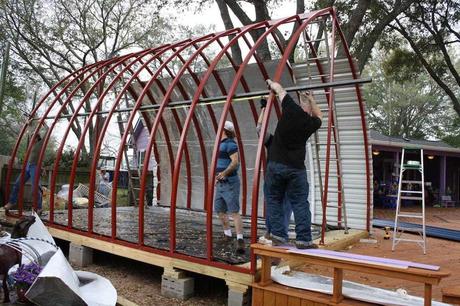 Una cabaña de campo en forma de arco por menos de 1.000 $
