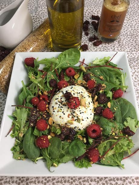 Ensalada de Brotes Con Mozzarella, Frambuesas, Arándanos y Pistachos