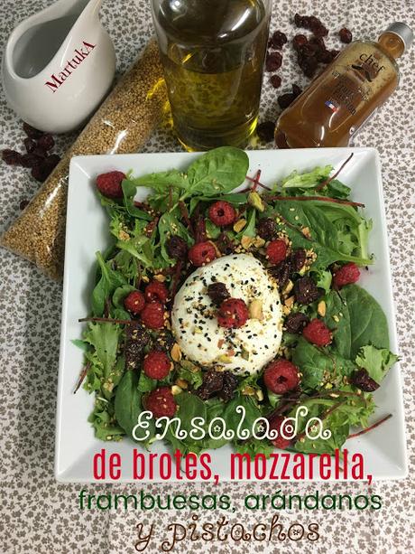 Ensalada de Brotes Con Mozzarella, Frambuesas, Arándanos y Pistachos