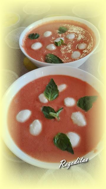 GAZPACHO DE SANDIA CON ALBAHACA  MOZZARELLA