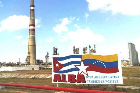 Caen un 13 por ciento las exportaciones de petróleo de Venezuela a Cuba