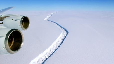 Se desprende masa de hielo de casi 6 mil kilómetros cuadrados.