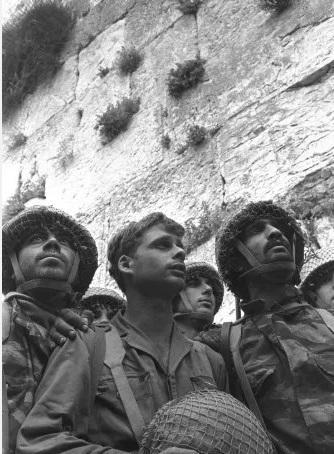 Otra mentira de Pallywood echada por tierra: la demolición del barrio Mugrabi tras la Guerra de los Seis Días. Otra mentira de Pallywood echada por tierra: la demolición del barrio Mugrabi tras la Guerra de los Seis Días.