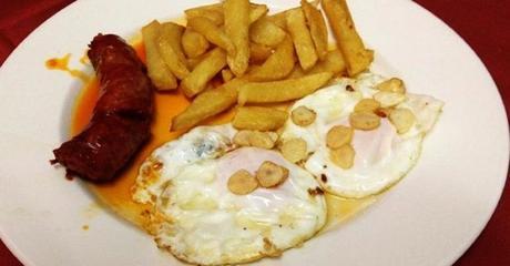 Los huevos fritos con chorizo y papas no engordan…