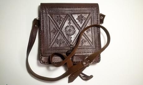 CÓMO RECICLAR UN BOLSO DE CUERO CON PINTURA CÓMO RECICLAR UN BOLSO DE CUERO CON PINTURA