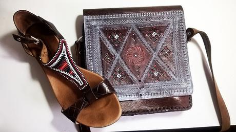 CÓMO RECICLAR UN BOLSO DE CUERO CON PINTURA